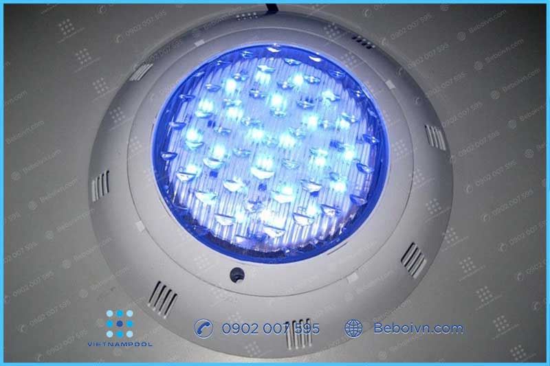 Đèn âm nước bể bơi LED chủ yếu sử dụng ánh sáng màu xanh lam